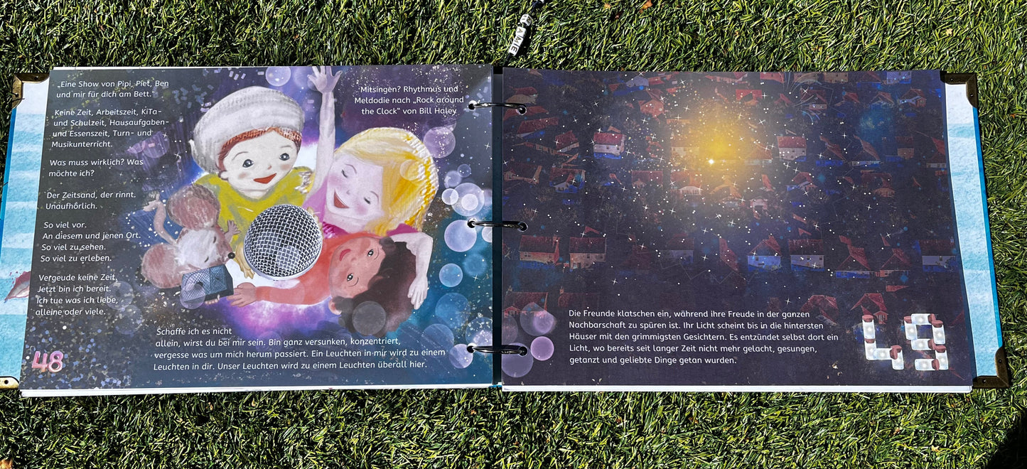 Kinderbuch „Das magische Meer der Zeit" - Als handmade Geschenkset inklusive Namen deines Kindes Anhängern und Lampe