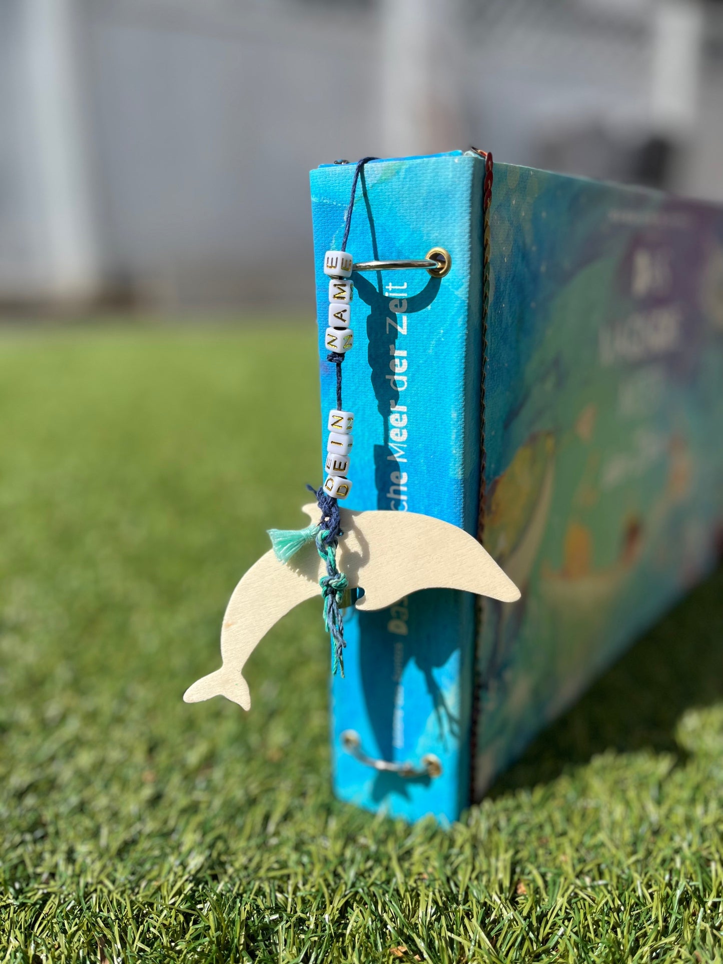 Kinderbuch „Das magische Meer der Zeit" - Als handmade Geschenkset inklusive Namen deines Kindes Anhängern und Lampe