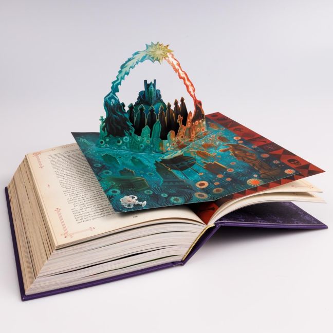 Harry Potter und der Feuerkelch Farbig illustrierte Schmuckausgabe mit Goldprägung und Pop-Up-Elementen (Harry Potter 4) von J.K. Rowling Neuausgabe des Kinderbuch-Klassikers ab 10 Jahren über den bekanntesten Zauberer der Welt